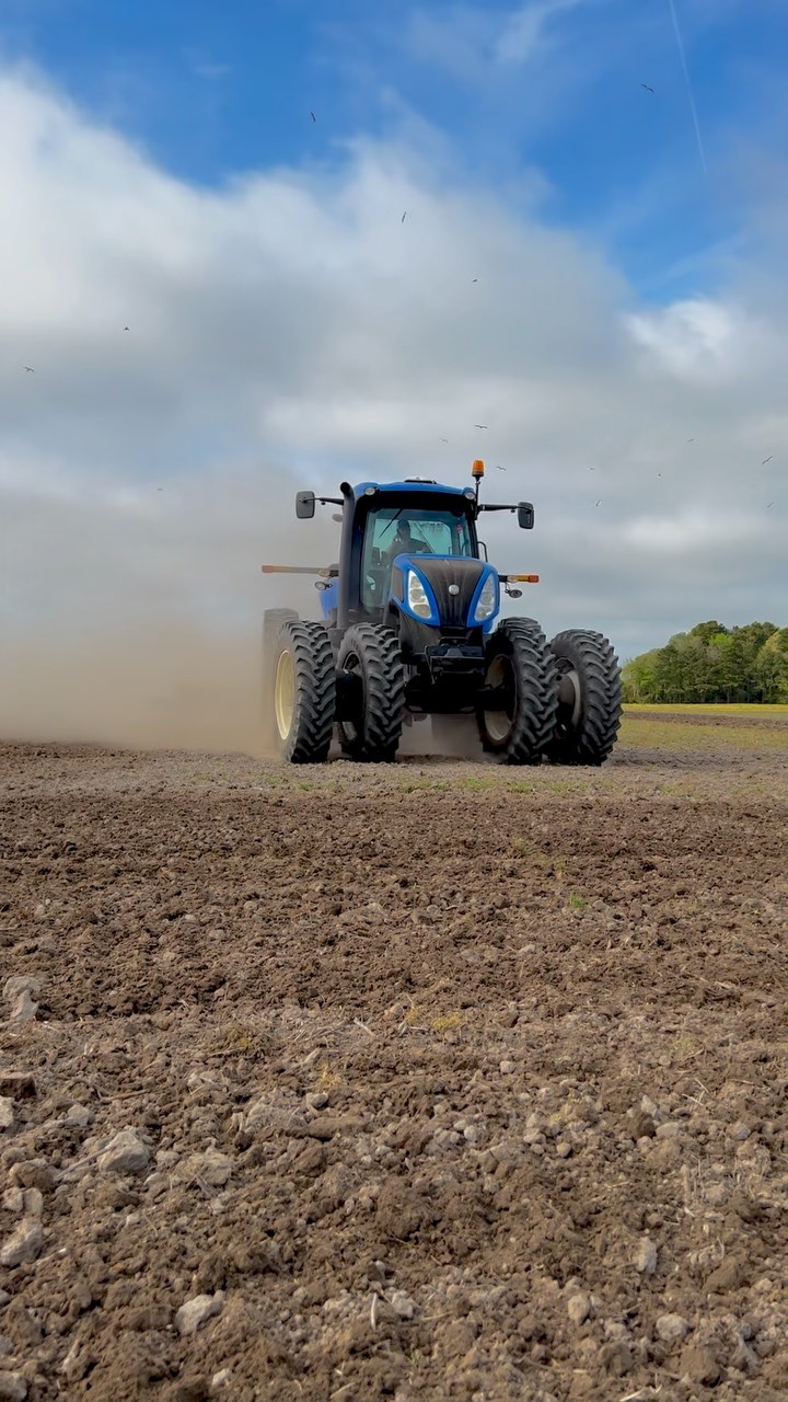 Continuing my coverage of Delmarva farms for @coastalstylemag…… I got my lifetime dose of dust from @shorebillyfarmer 
#delmarvafarming #shorebillyfarmer #nofarmsnofood